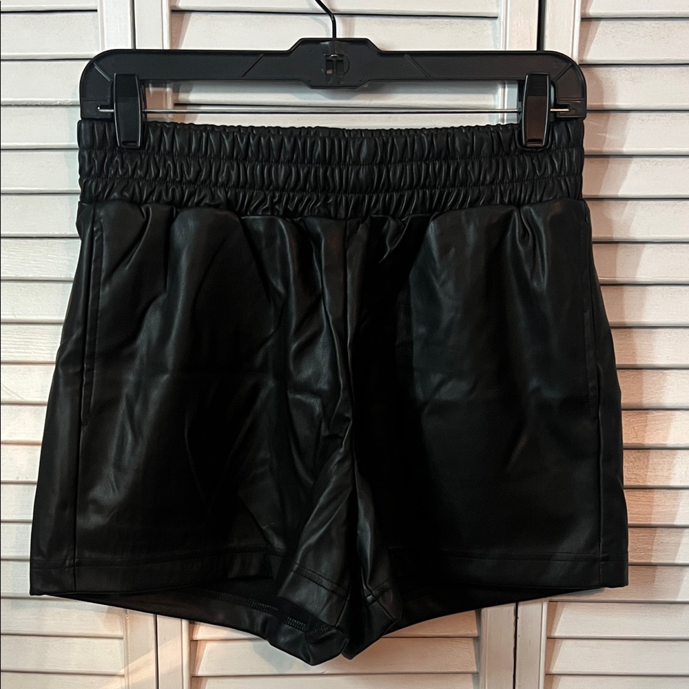 🎃Black Faux-Leather Women's Shorts